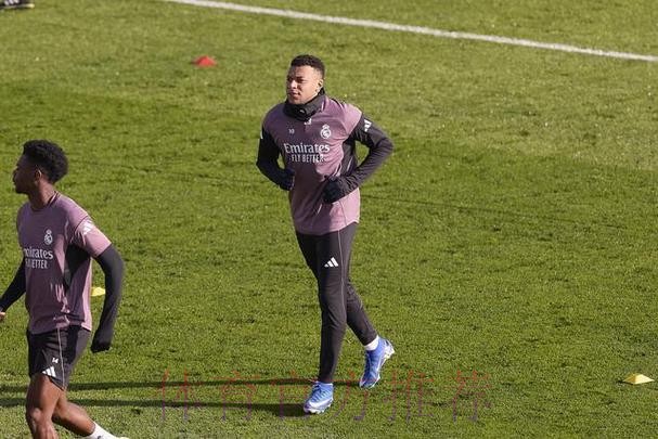 记者：皇马训练时间提前 姆巴佩参加合练