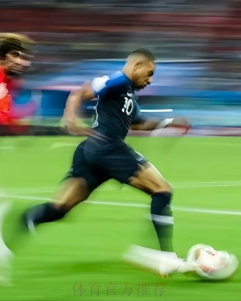 姆巴佩:应该关注亚马尔场上表现 18岁谁都会犯错